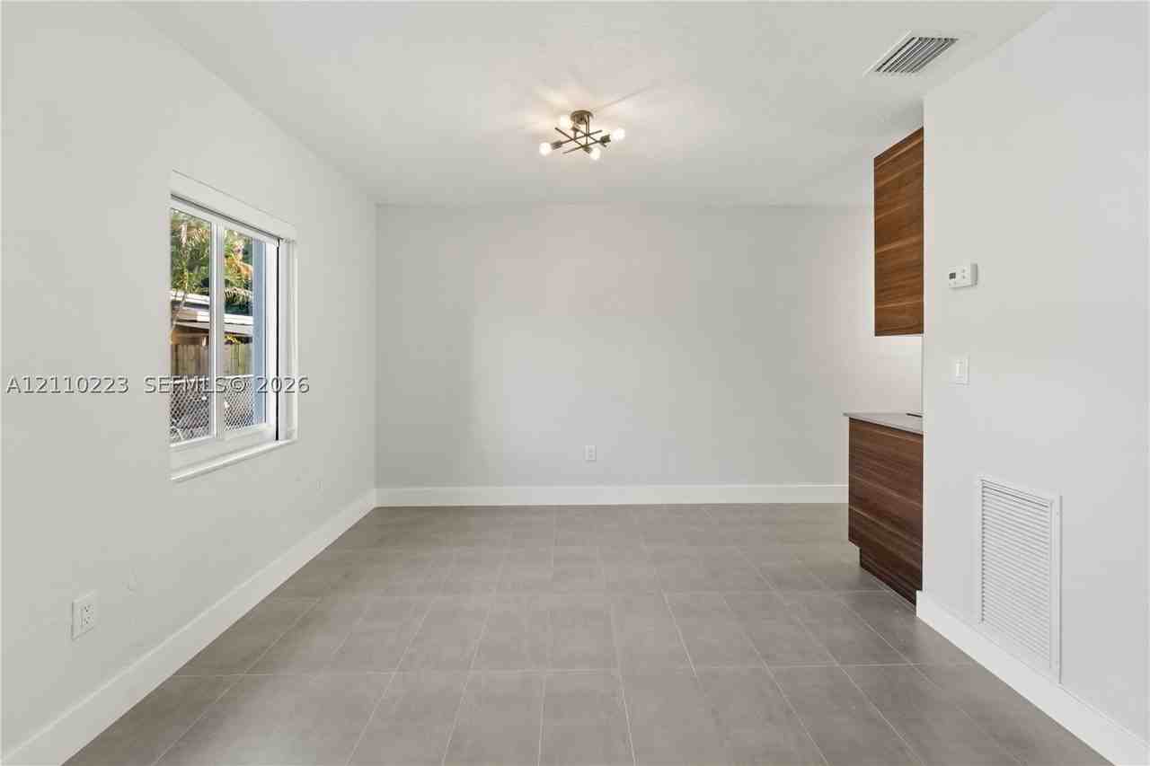 3502 Sw 25th St - Photo 7 of 16