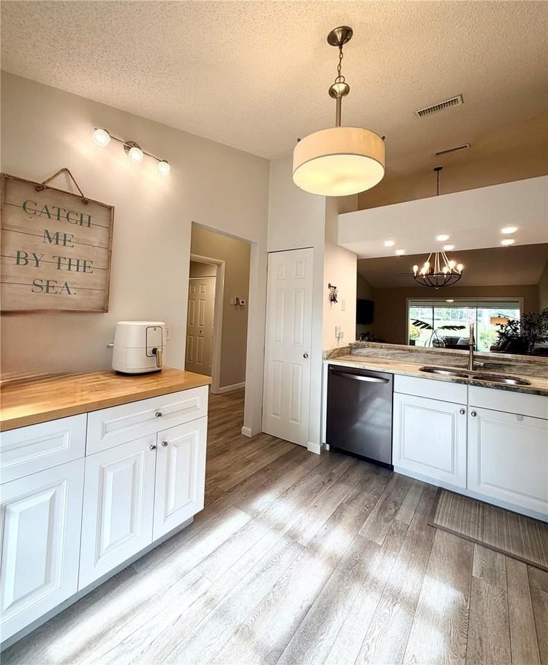 5847 Clubside Dr - Photo 6 of 32