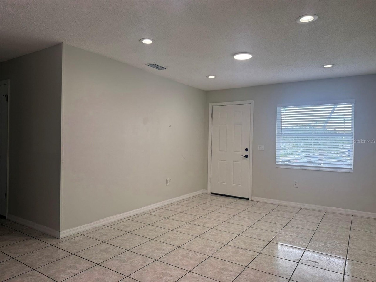 3227 Wallington Dr - Photo 2 of 25
