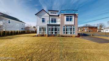 featured image of 1 Howland Ave
