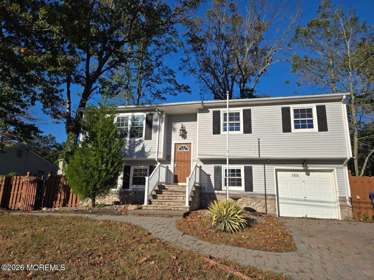 1456 Green Grove Rd - Photo 2 of 23
