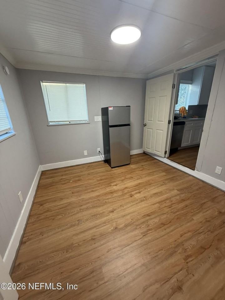 10302 103rd St - Photo 5 of 24