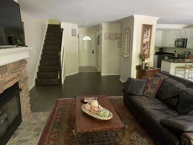 637 Riverside Dr - Photo 2 of 7