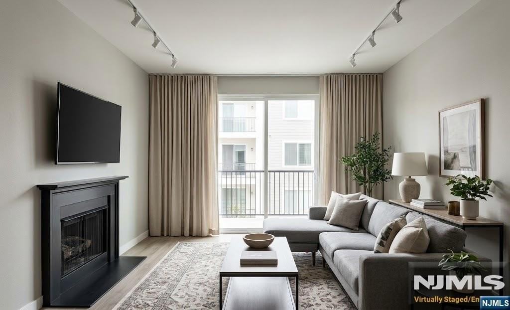 605 W Ridge Mews - Photo 5 of 30