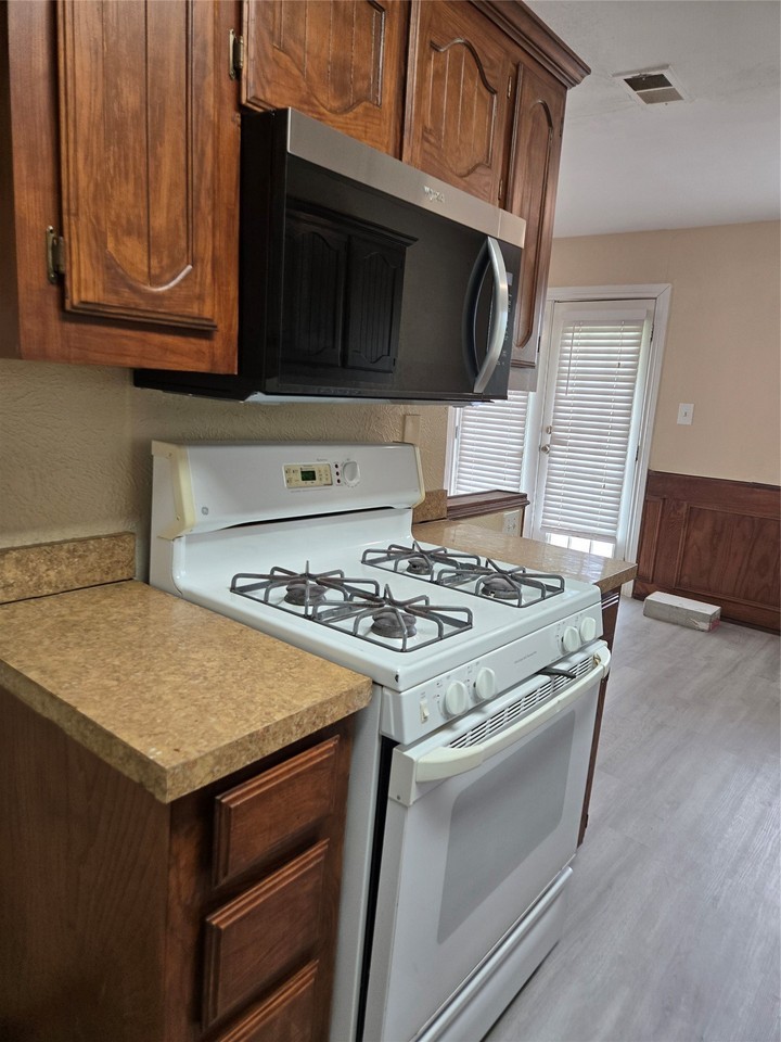 502 Moonlight Dr - Photo 7 of 7