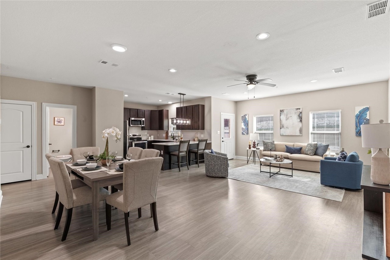 1022 Debby Ct - Photo 3 of 25