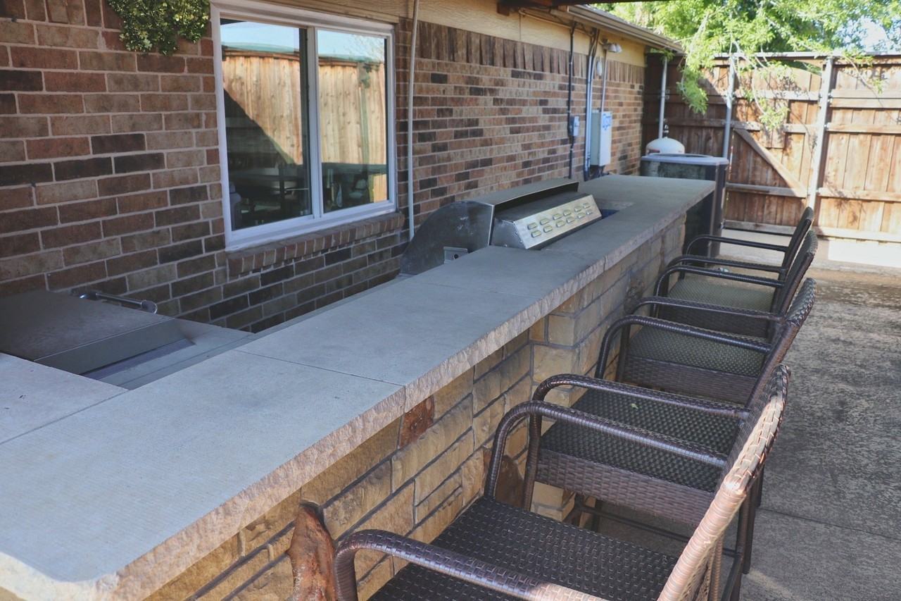 2400 Raintree Dr - Photo 3 of 29