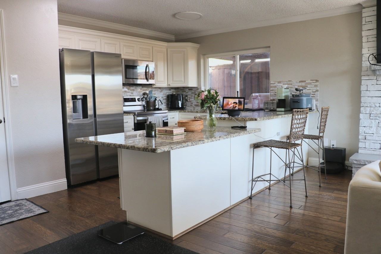 2400 Raintree Dr - Photo 4 of 29