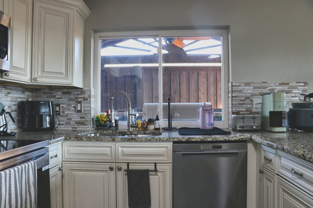 2400 Raintree Dr - Photo 5 of 29