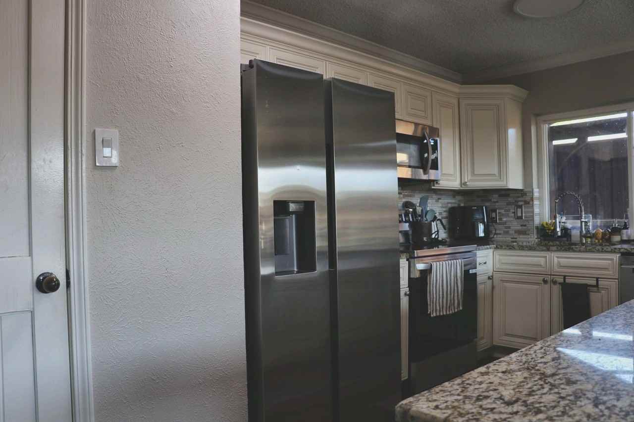 2400 Raintree Dr - Photo 7 of 29