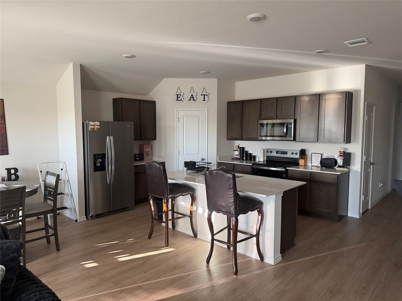 607 Bluejack Dr - Photo 2 of 9