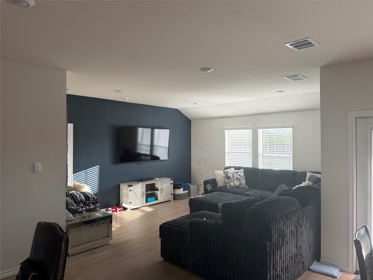 607 Bluejack Dr - Photo 3 of 9