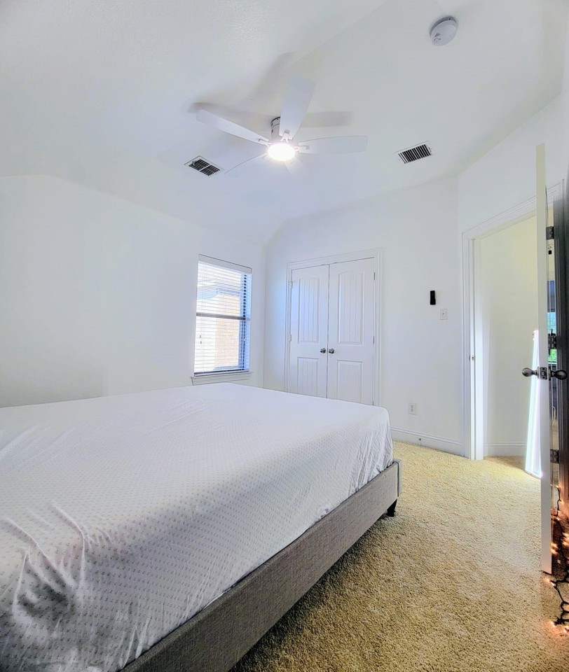 4308 Lee Hutson Dr - Photo 6 of 14