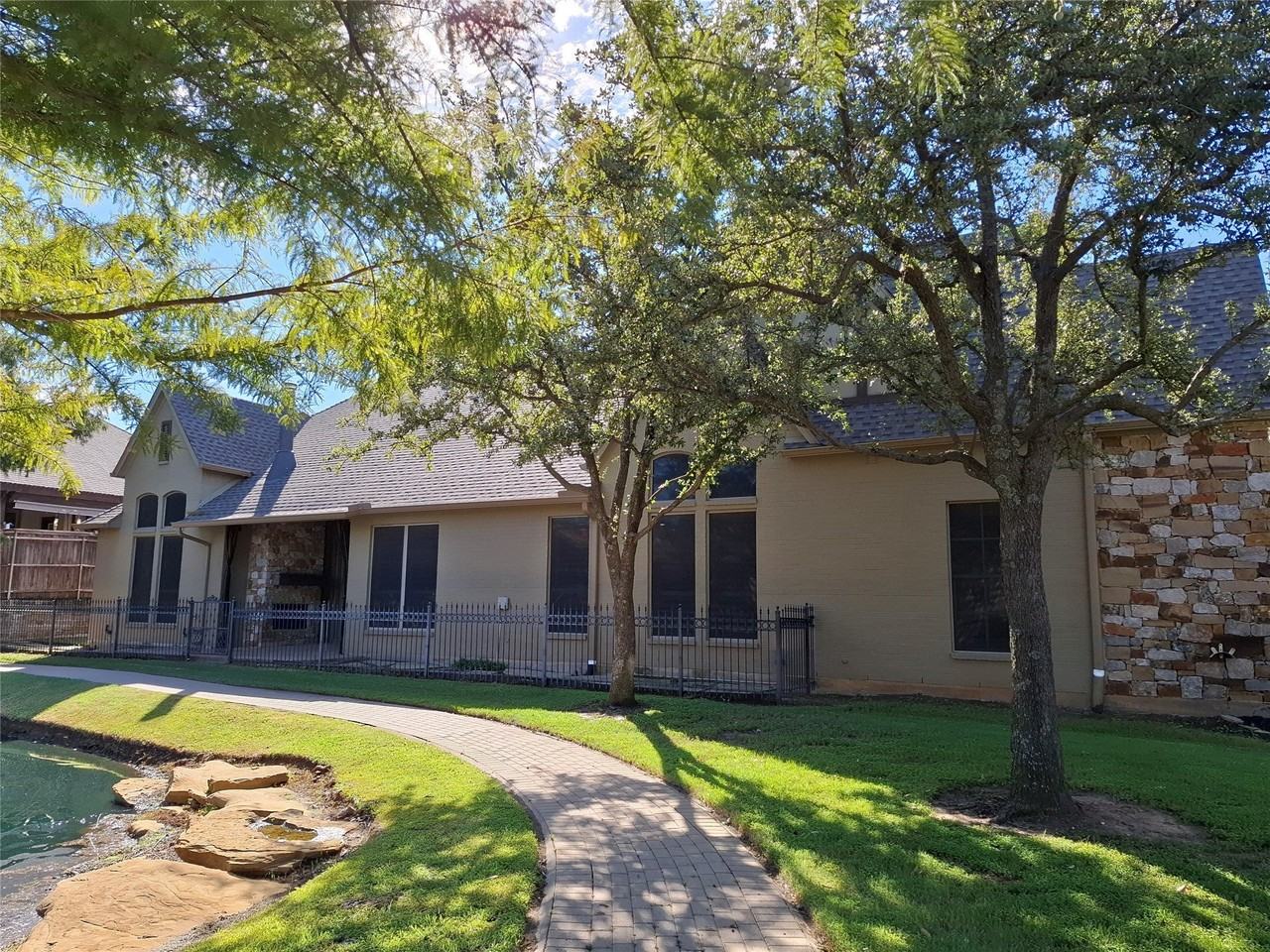 5909 Dry Creek Ln - Photo 2 of 32