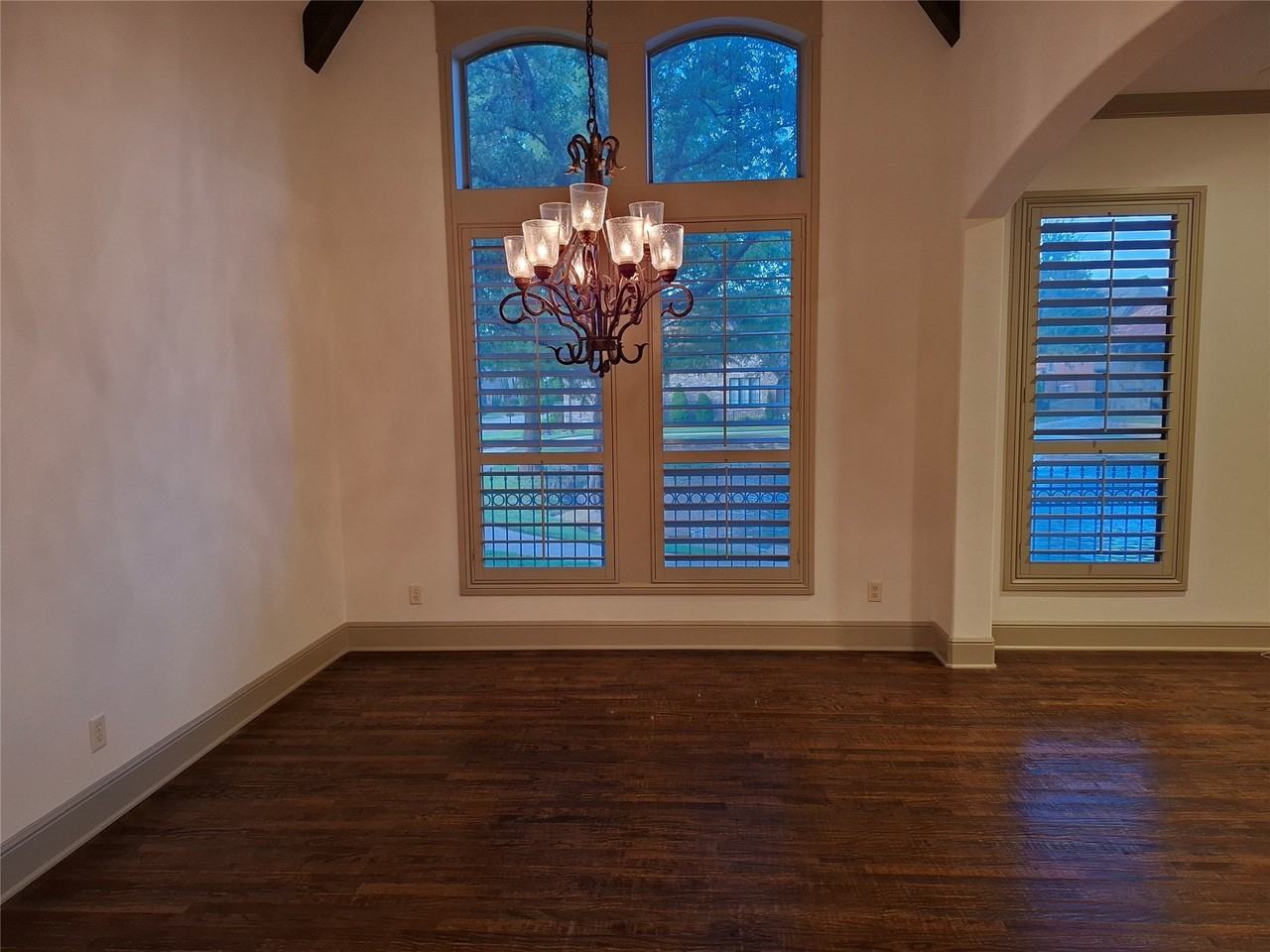 5909 Dry Creek Ln - Photo 6 of 32
