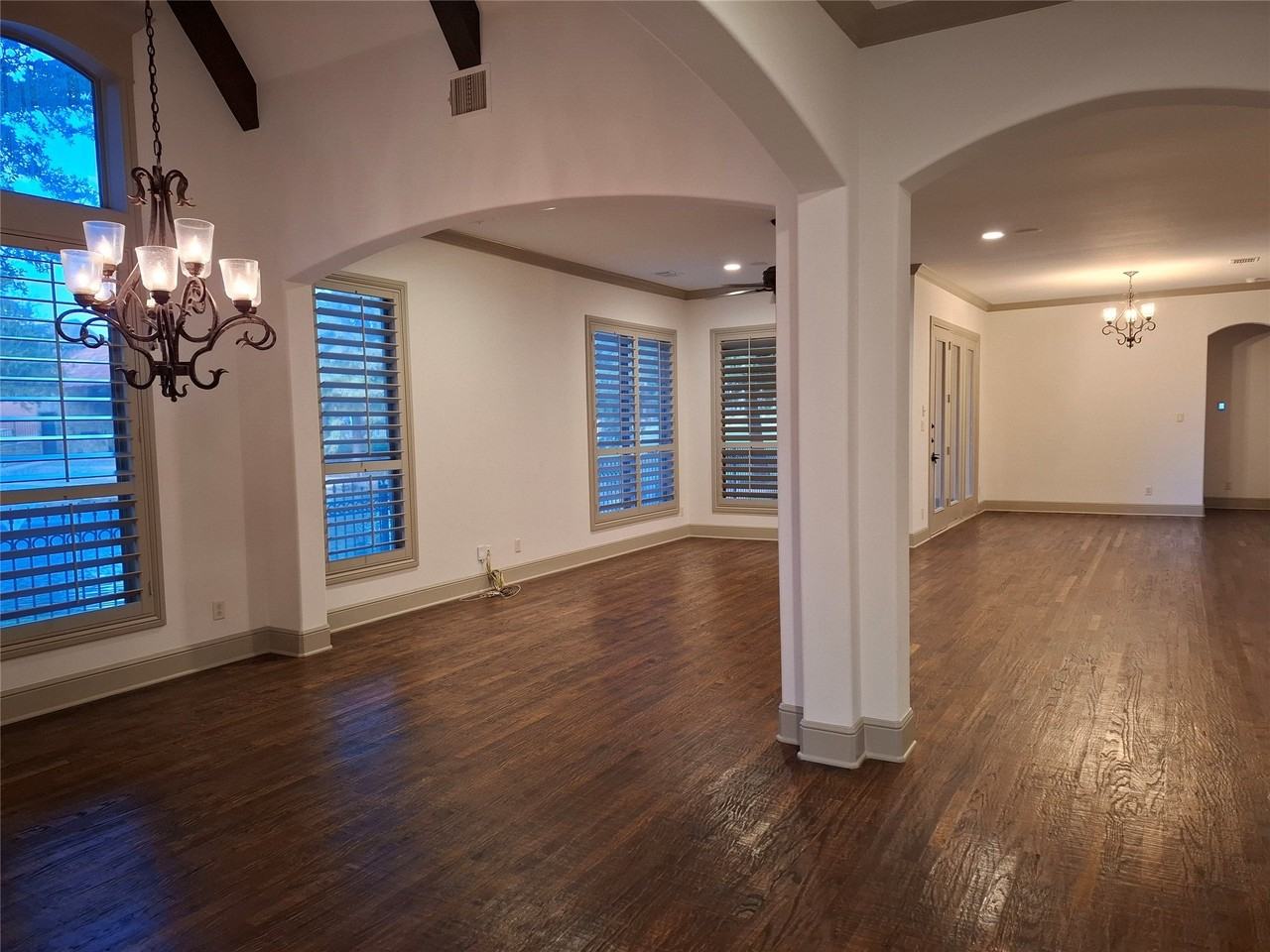 5909 Dry Creek Ln - Photo 7 of 32