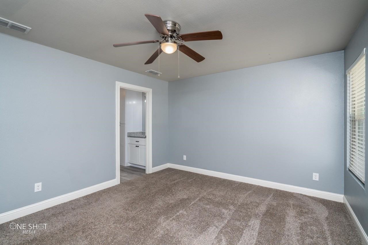 3242 Iris St - Photo 6 of 33