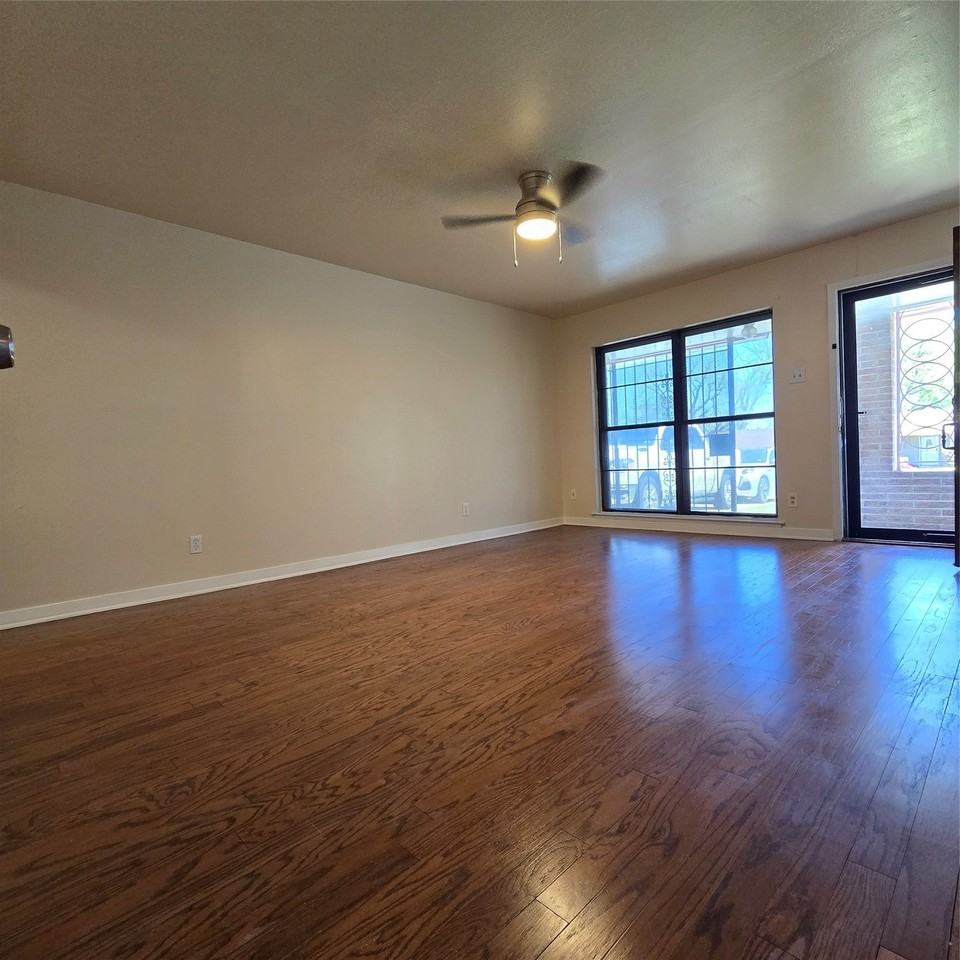 7215 Wilcox Dr - Photo 2 of 14