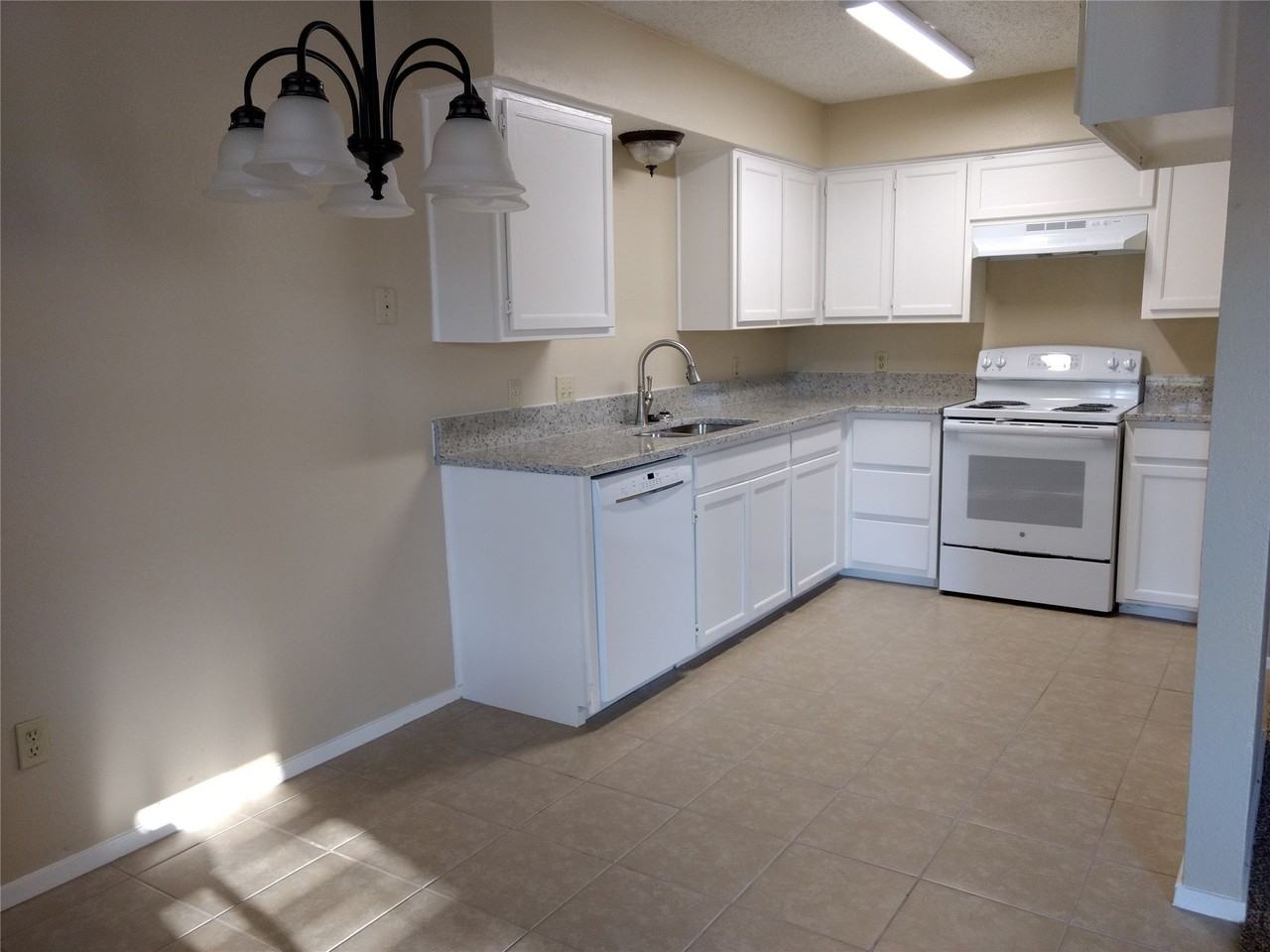 7712 Westcliff Dr - Photo 2 of 6