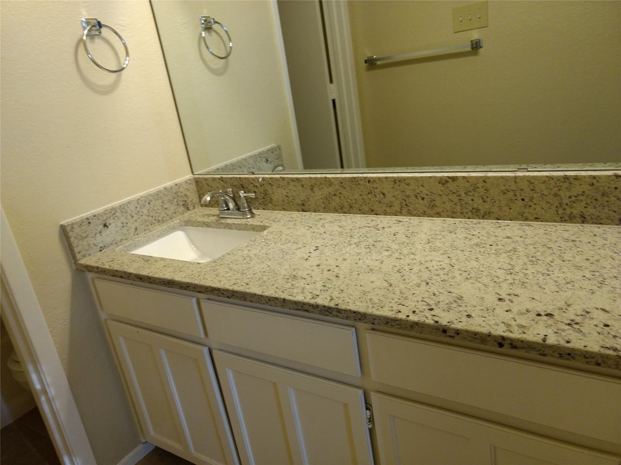 7712 Westcliff Dr - Photo 6 of 6