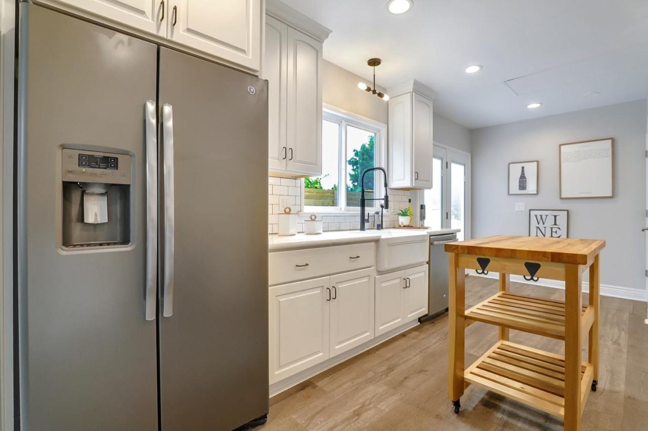 1570 Sierra Ave - Photo 5 of 8
