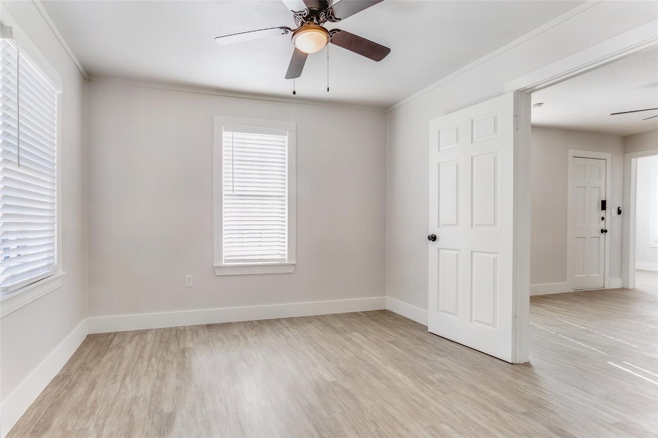 1109 W Avenue A - Photo 2 of 11