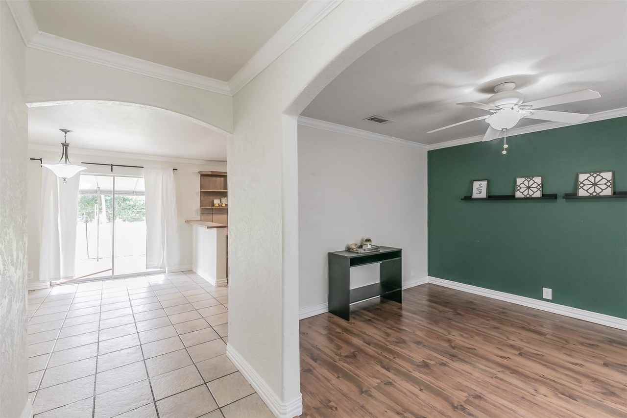 820 Sw Southridge Dr - Photo 2 of 35