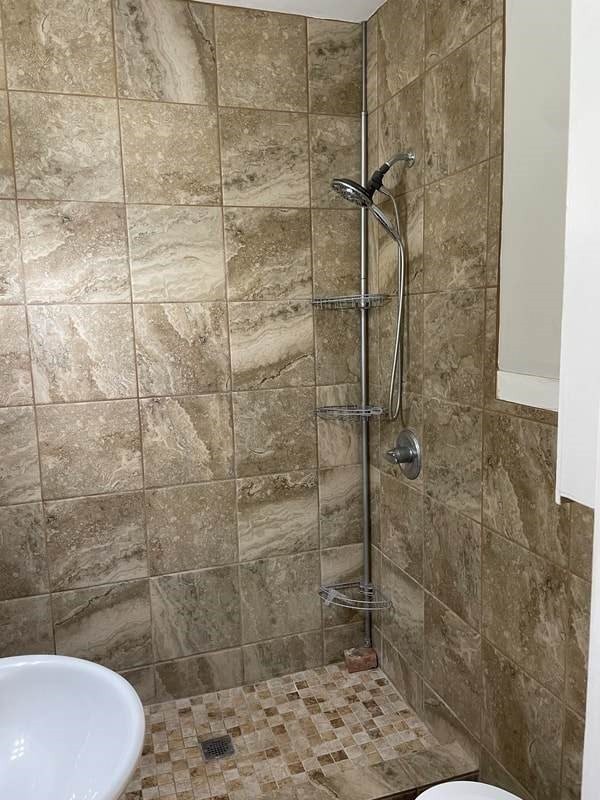 1046 W Sloan St - Photo 3 of 7