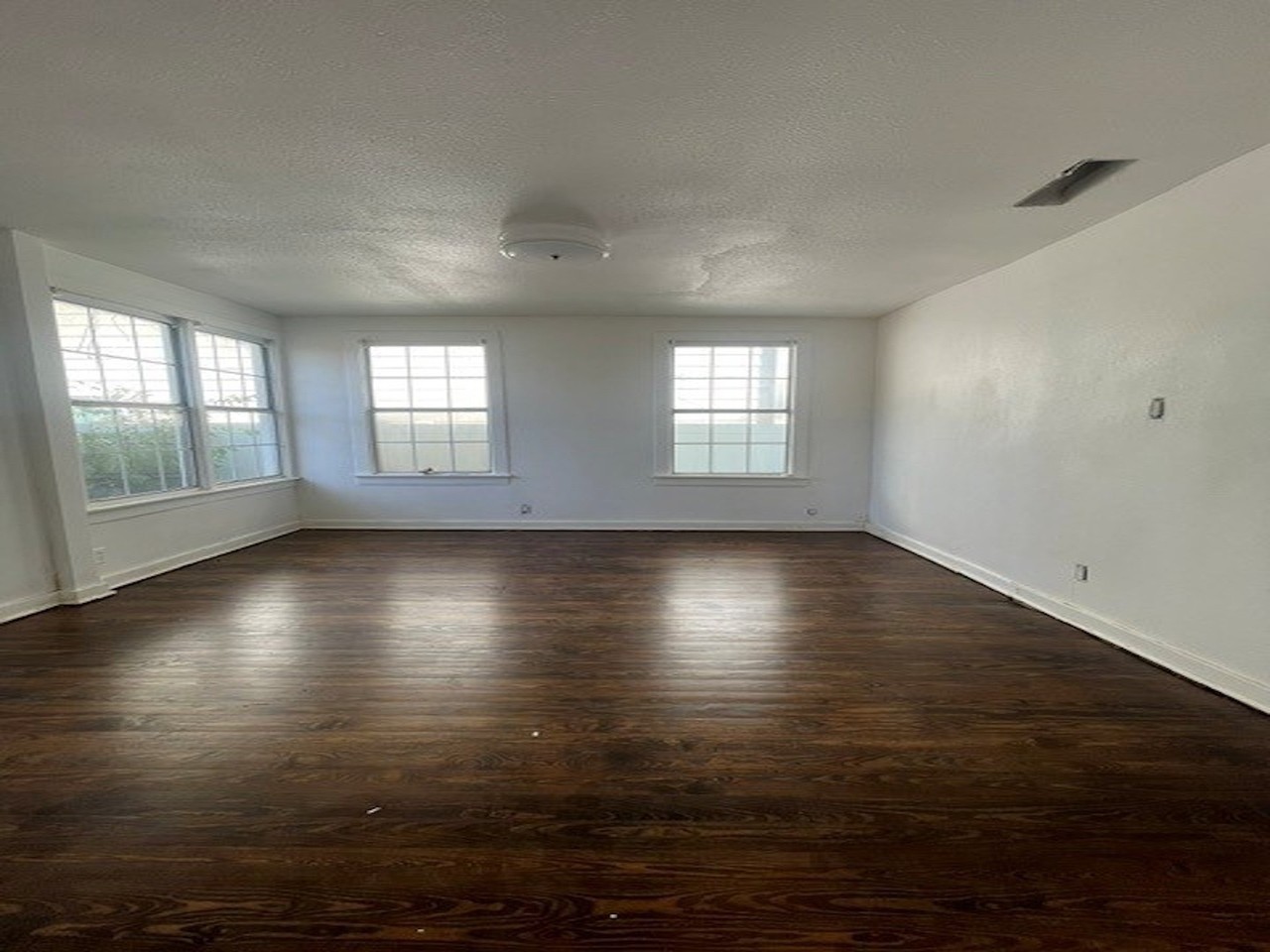 422 S Glasgow Dr - Photo 2 of 7