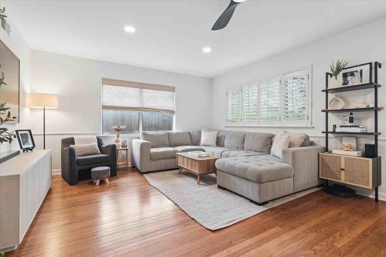 11631 Saxon St - Photo 4 of 25