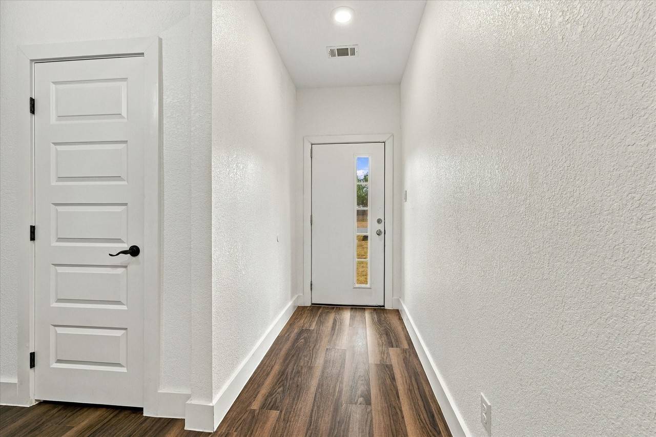 3023 Brazos River Dr - Photo 4 of 36