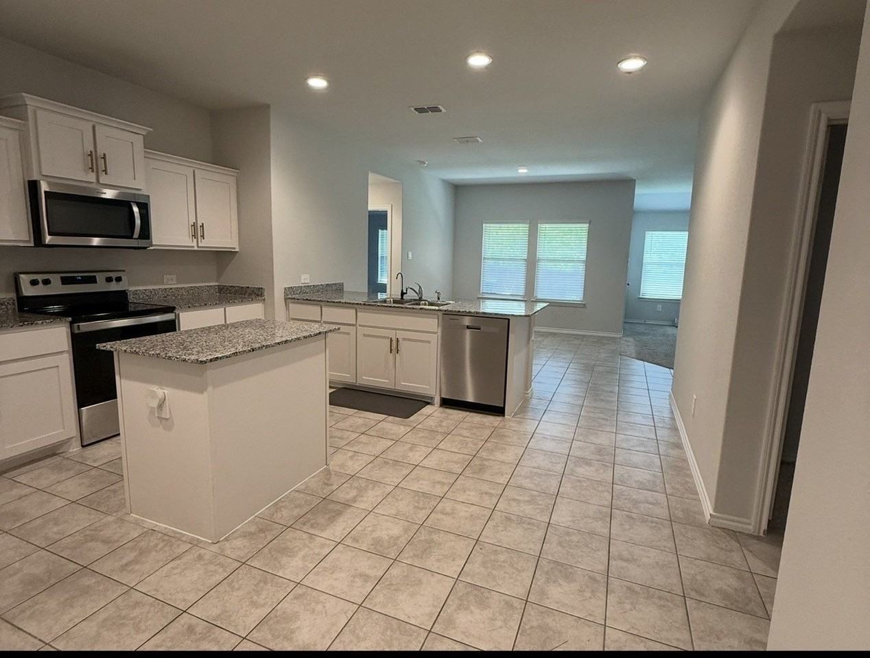 112 Piping Rock Dr - Photo 3 of 17