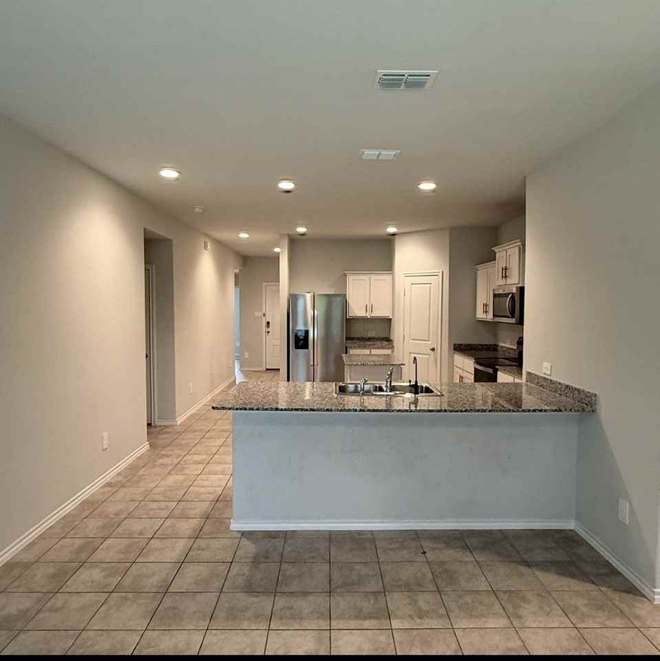 112 Piping Rock Dr - Photo 4 of 17