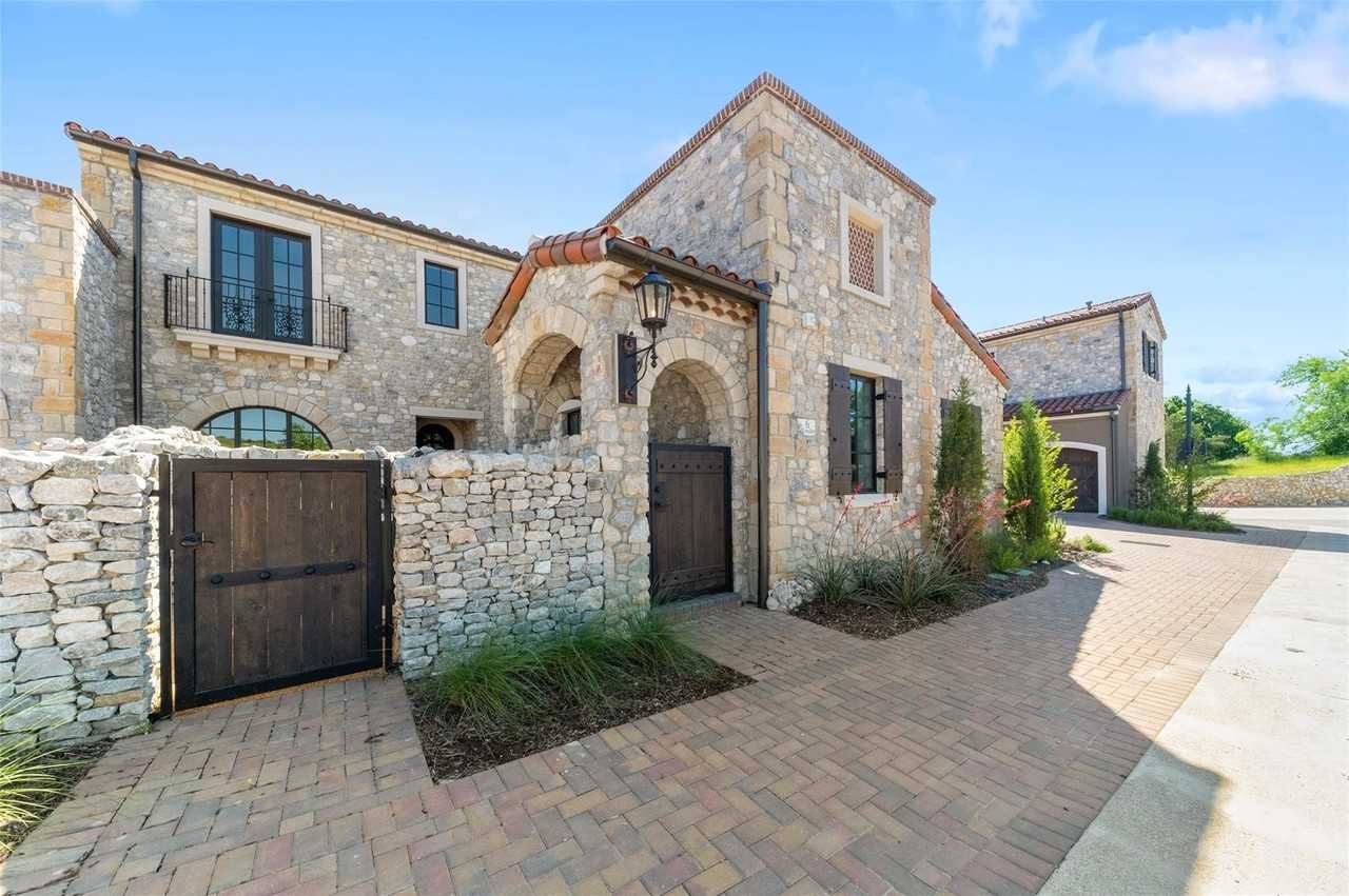 6 Comillas Dr - Photo 2 of 35