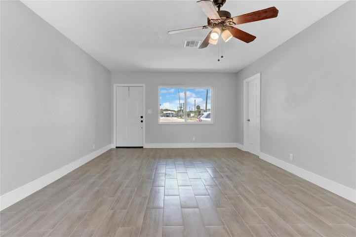 2822 North Dixie Highway - Photo 7 of 12