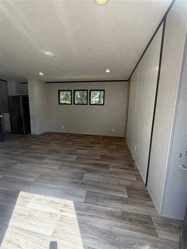 23 Colonial Dr - Photo 4 of 12