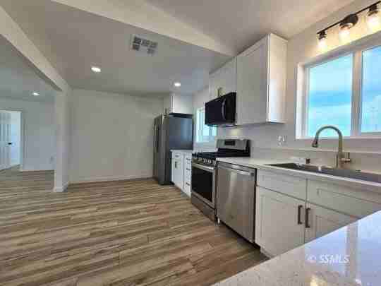 200 N Kern St - Photo 3 of 24