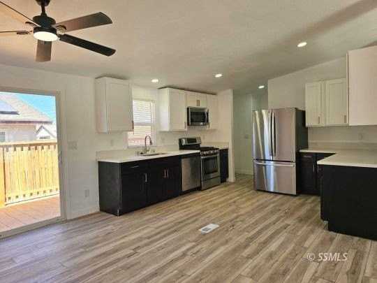 1040 Porter St - Photo 4 of 37