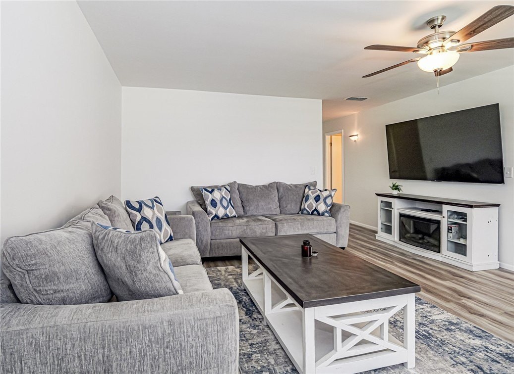 73 Royal Oak Ct #206 - Photo 4 of 36