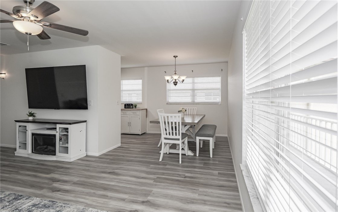 73 Royal Oak Ct #206 - Photo 5 of 36