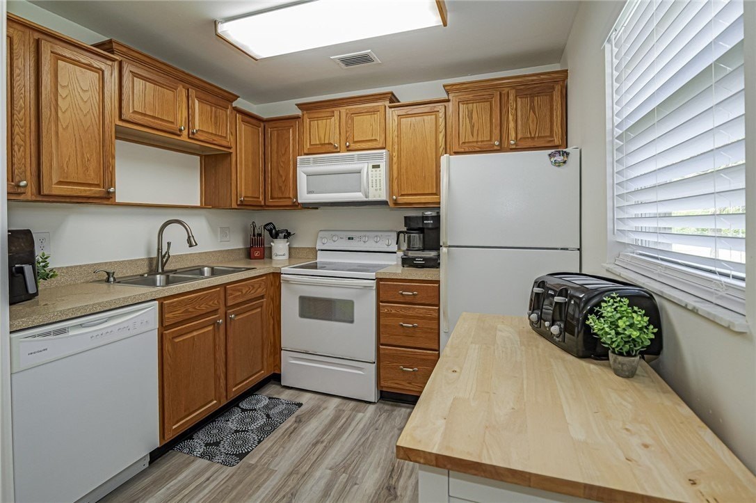73 Royal Oak Ct #206 - Photo 6 of 36