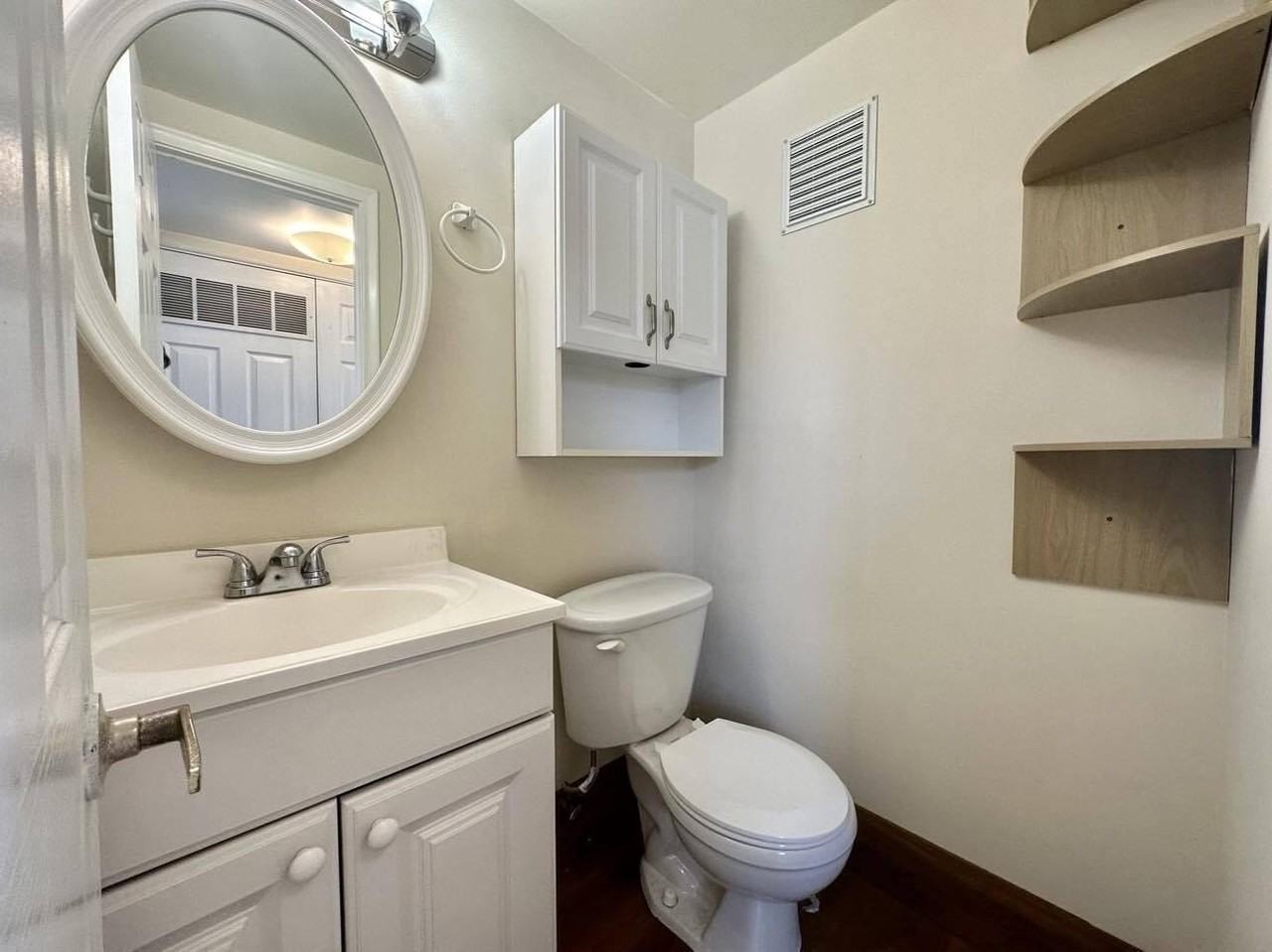 141 Coventry F - Photo 2 of 18