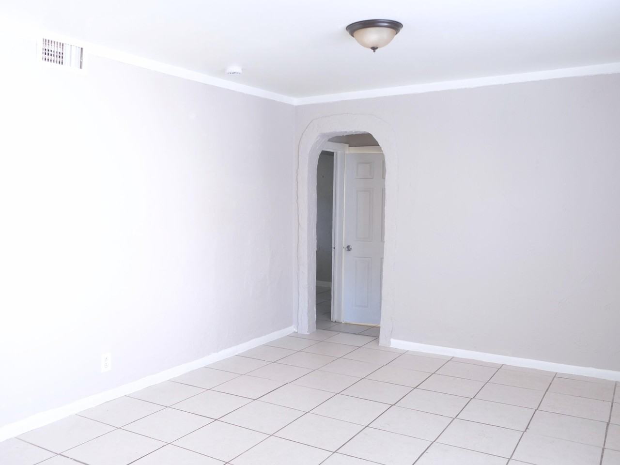 1106 22nd St - Photo 5 of 15