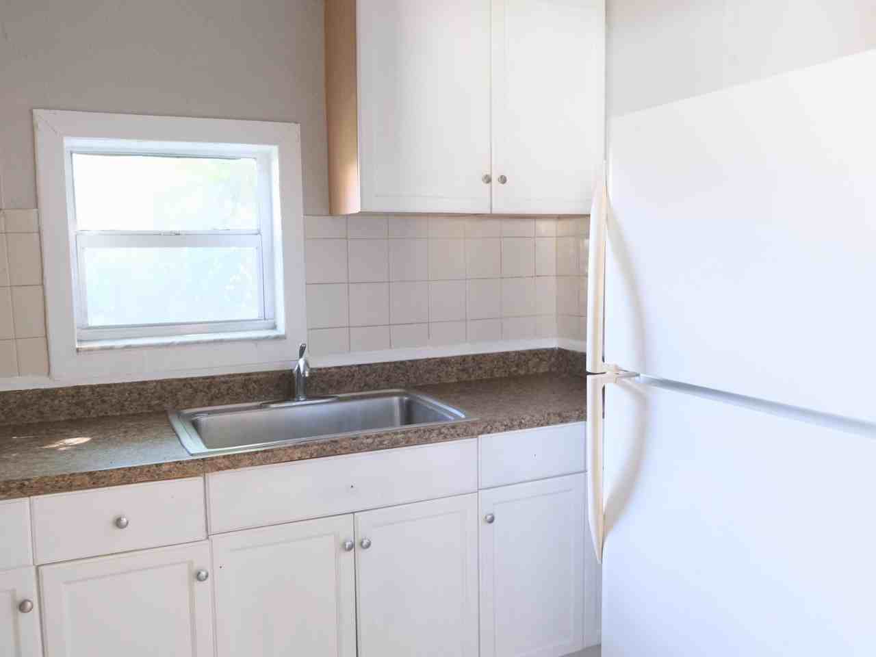 1106 22nd St - Photo 6 of 15