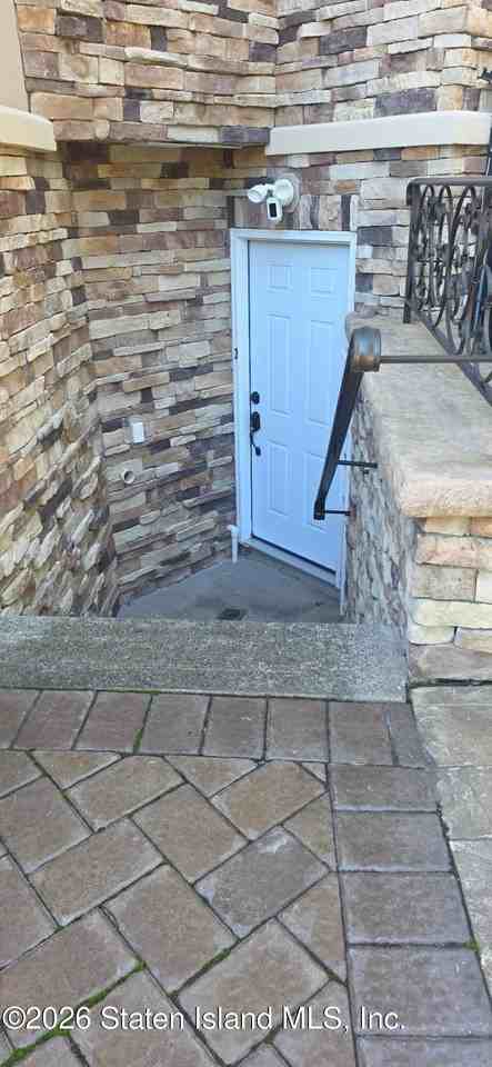 407 King St - Photo 2 of 11