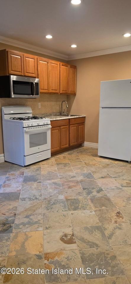 407 King St - Photo 4 of 11