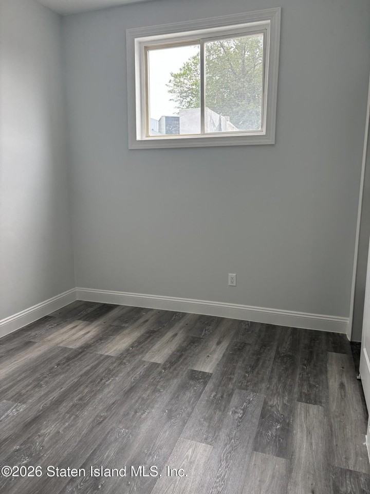 1294 Forest Ave - Photo 4 of 6