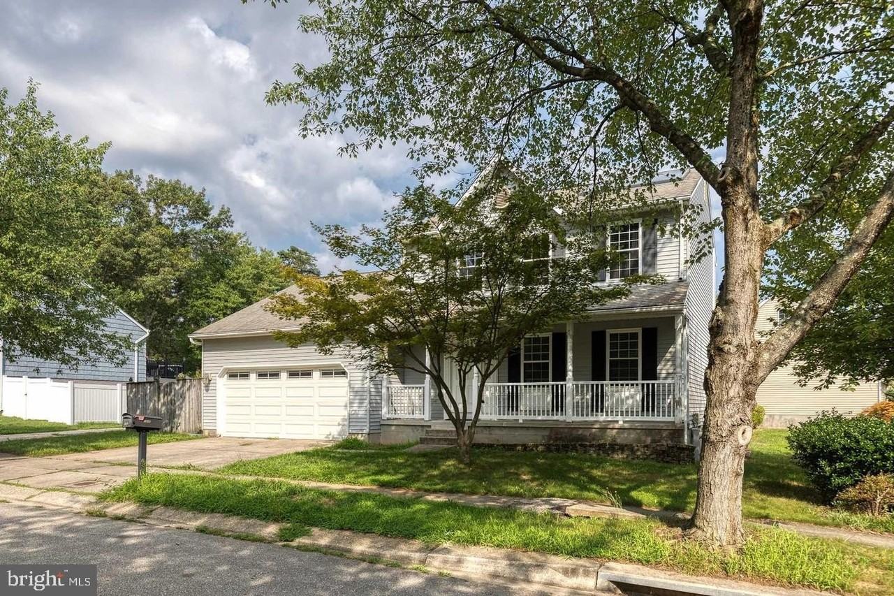 7846 Dero Dr - Photo 3 of 33