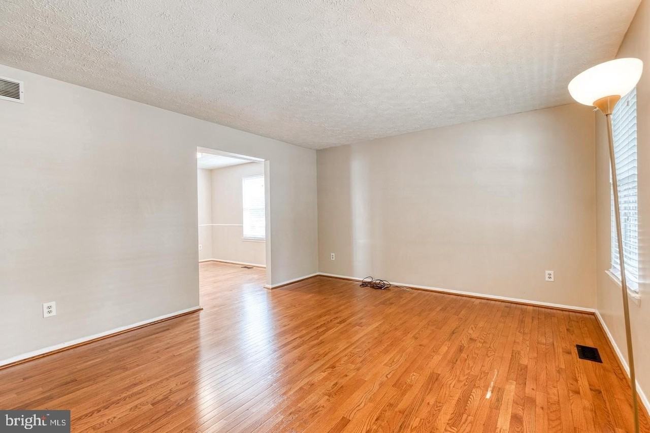 7846 Dero Dr - Photo 4 of 33