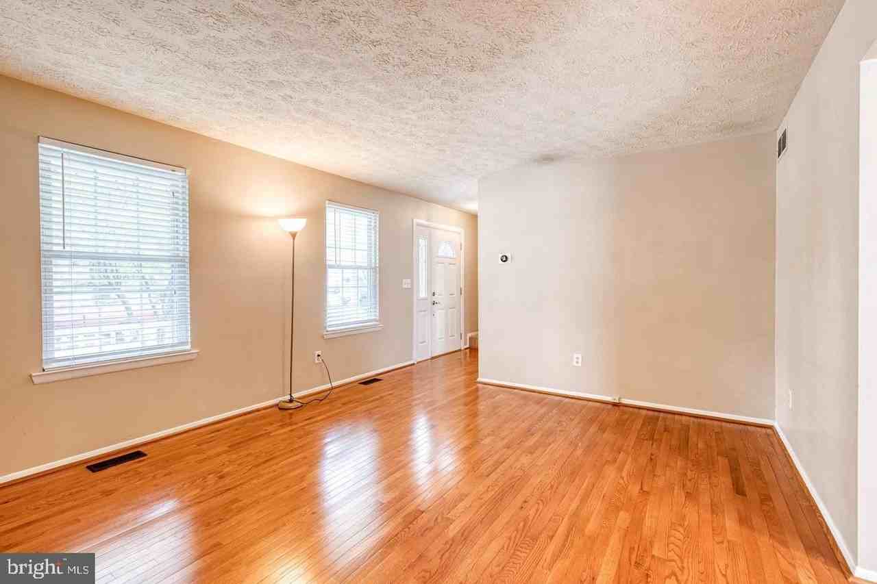 7846 Dero Dr - Photo 5 of 33